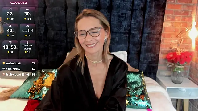 Issa_Milf__ - 🔥FULLY NAKED+DOGGY STYLE+ONE FINGER 🔥