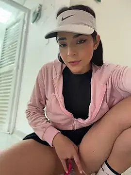 ArieliciousXXX - FINGERING PUSSY IN FRONT OF MY FRIENDS😈