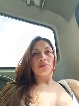 Alejandra_N - I masturbate near strangers