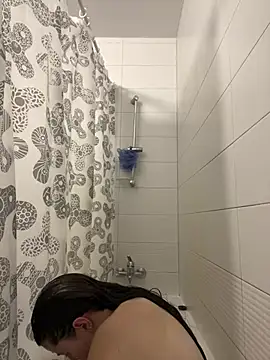 Sweetest_pie - shower time
