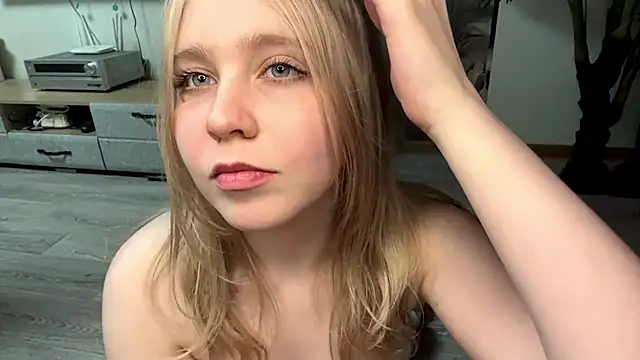 IrmgardCheli - Suck boobs + pull nipple