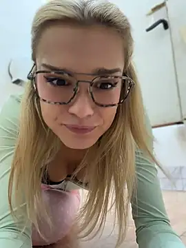 Nicoleevien - Go out😳pussy tease🐱LT=VIDEO🎁