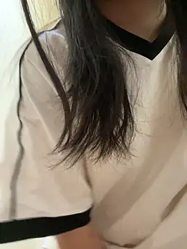 Upa1179 - 服を脱ぐ（ノーブラ）