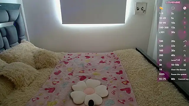 Princessross - show boobs and play saliva spanks