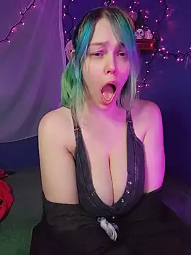 EverlyEster - tits out