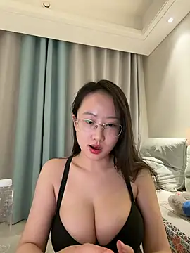 Ay518 - 大胸主播，喜欢可以点点菜单互动，或者1对1玩