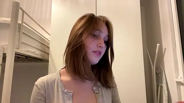 Sereneglowz - Show my cute bra a little 🖤