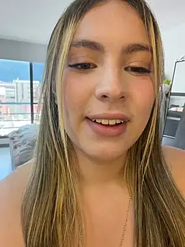 Cloee_Rainbow1 - Show us those huge boobs 👀🍒🍒🤤