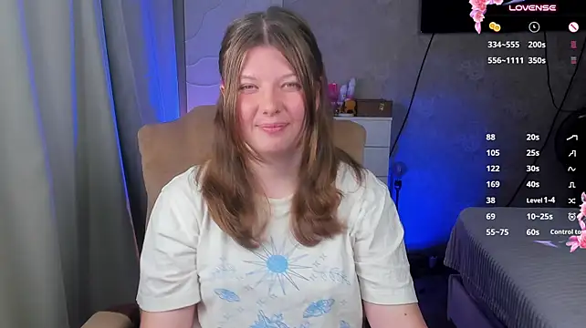 Vivian_cutie - Take off my T‑shirt.