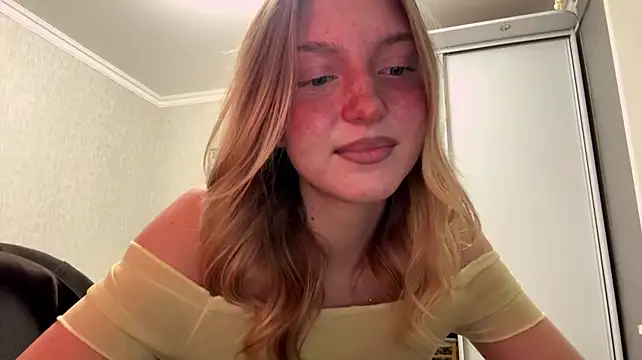 LatishaKrauel - Tease you with my top