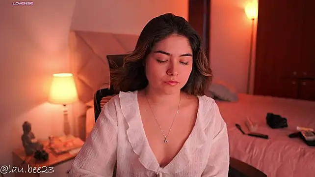 Lau_Bee - panty off massage my clit🥵