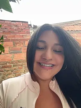 Emily_Gomezz - 2 fibgers in ass