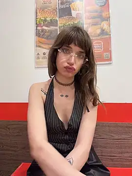 NikkiVice - spank ass really loud in crowed BK