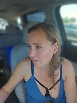 SkyelarSomer - 🍒Tits Out All Drive🫣let guy friend see