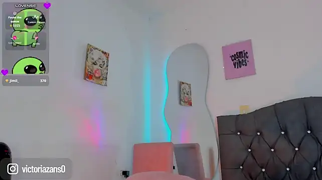 Vickyallien - Dildo in pussy