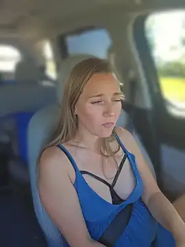 SkyelarSomer - 🍒Tits Out All Drive🫣let guy friend see