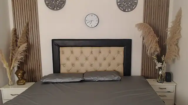 RoxyWilde - Show feet