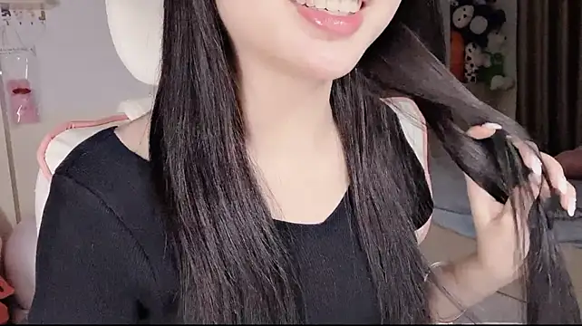 Yuyu-baobei - cô bé thuần khiết có cây viết trong qần