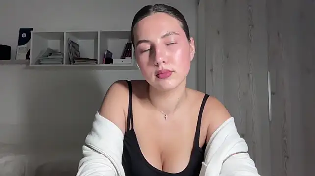 Rubymoonv - Show you the color of my bra🔞