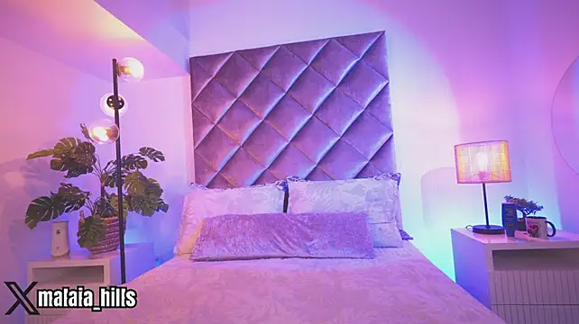 Malaia_hills - ⭐FINGERING PUSSY + DOMI IN CLIT⭐