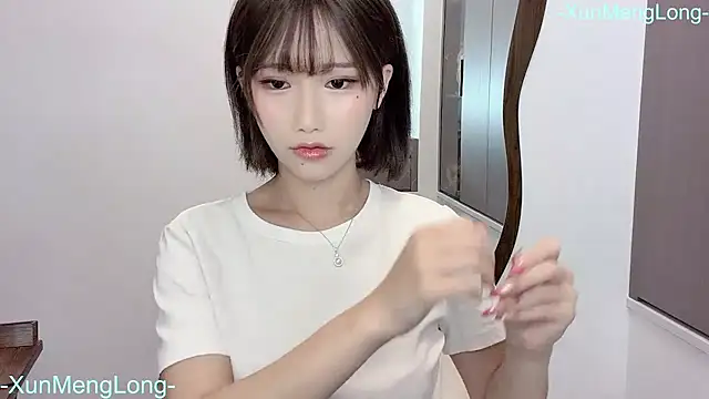 -XunMengLong- - 只穿内衣播10分钟