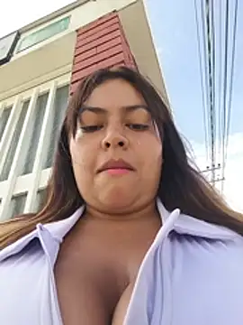 OUTDOORS_VELEN - I pull my dick out on the stranger 😍