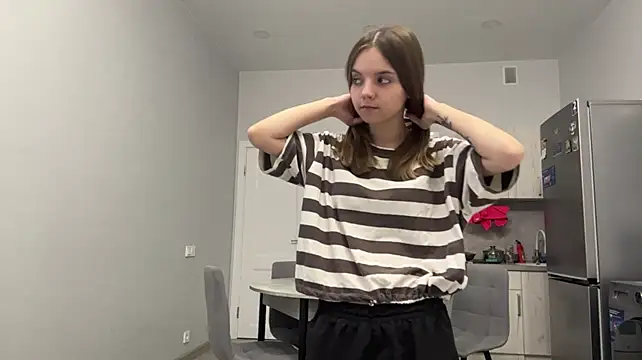 LisaPorse - show feet + smile face