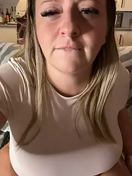 Poppyshaw_ - Boobs out 5 mins 🔥