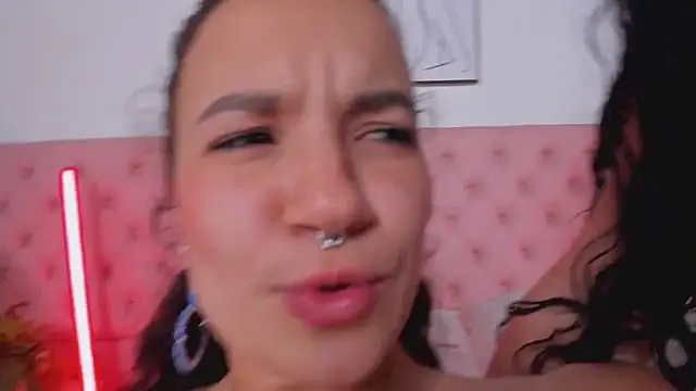 IvyRussel - show pussy and suck