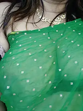 Aanshi22 - Oilling boobs
