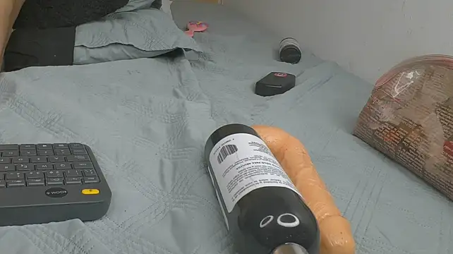 Melodi_20 - fist in the pussy
