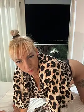 LaraLuxx - INSTANT SQUIRT ORGASM❣️🎉💦☔