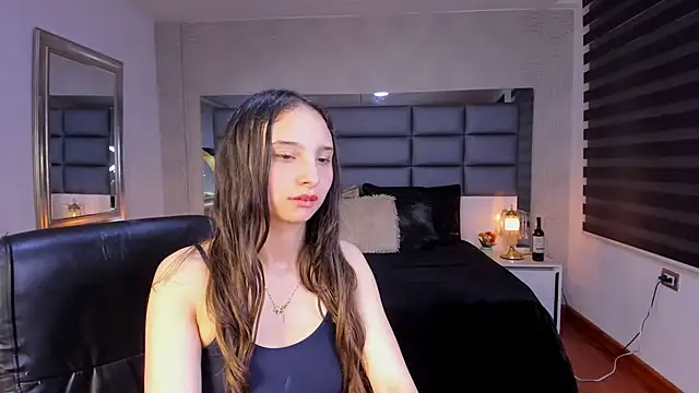 Emilia_Jonnes - flash tits