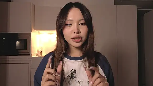 TammiLou - hand in pants tease