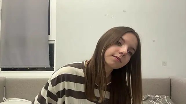 LisaPorse - show feet + smile face