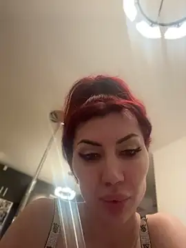 LittleRedRubi's Live XXX Chat