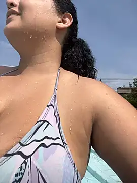 CharlotteMillers - Play my nipples in public