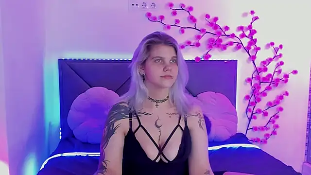 JoannLowe's Live XXX Chat