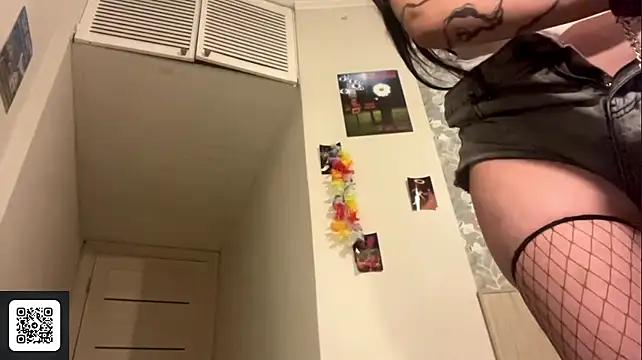 Cutevina - take off my shorts and spank my ass