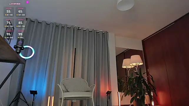 Karinnixx - Play Domi