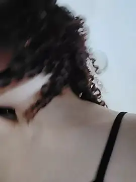 AmelieCurly - Scream Out of Pleasure