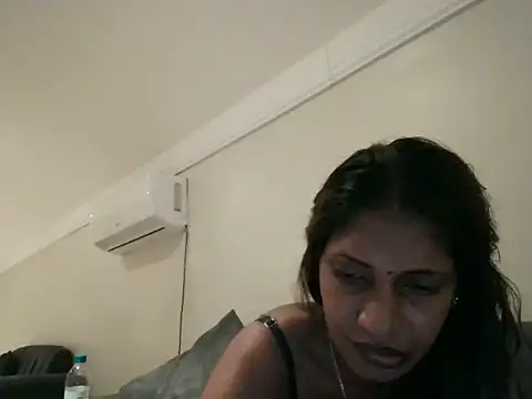 Hunnie_bae - oil my boobs