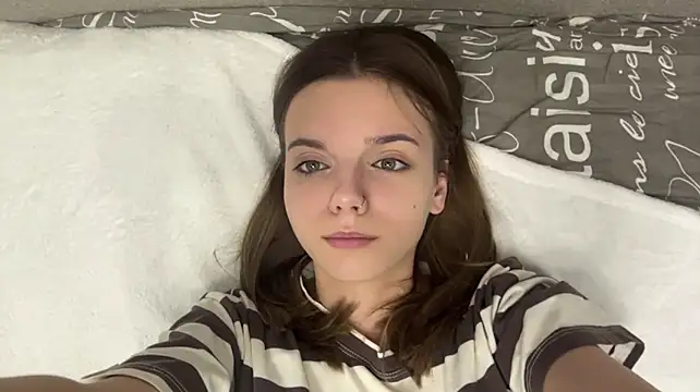 LisaPorse - show feet + smile face