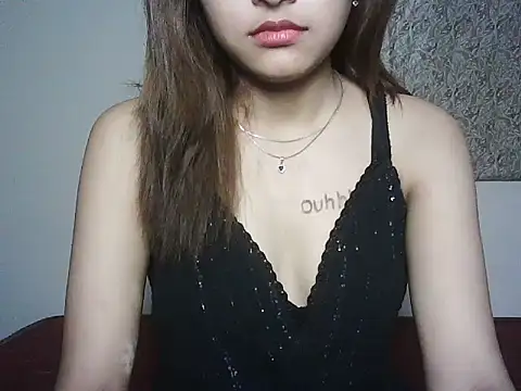 Latina_nikita - full nude in public