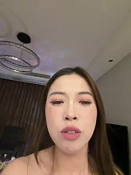 Yezi740 - 🎀脱掉一半的内内，看大屁股 🔥
