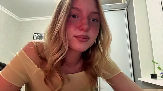 LatishaKrauel - Show my underboobs