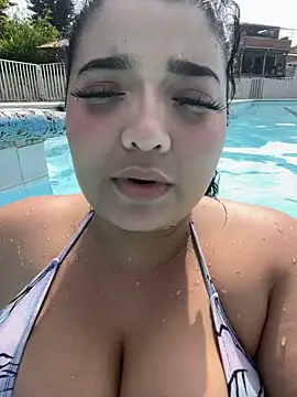 CharlotteMillers - Play my nipples in public
