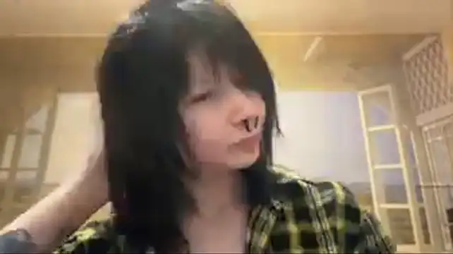 SusannaSalee - Sexy gothic pose+air kiss