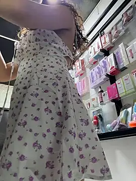 Ariferrero - completely naked in the store for 4 minu