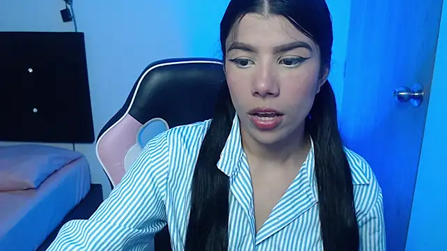 AlejandraScott - oil on my body + undressing